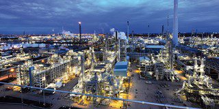 Shell Pernis at night 