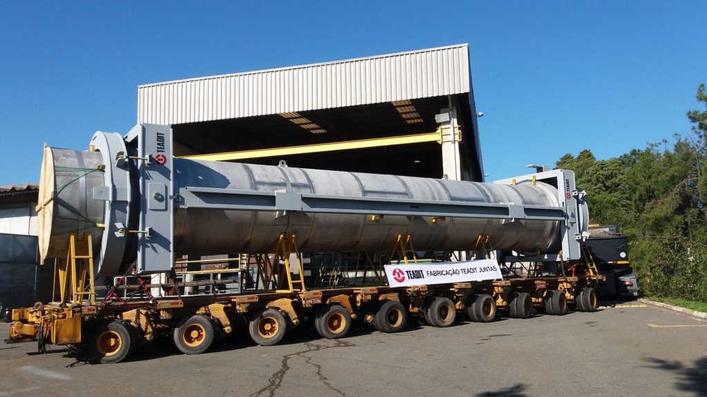 Hot wall universal expansion joint. Image courtesy of Teadit