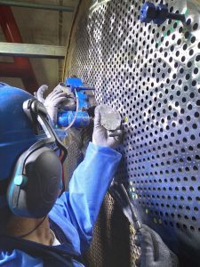 Reparation of Boiler water preheater tubesheet. Photo courtesy of YPF.