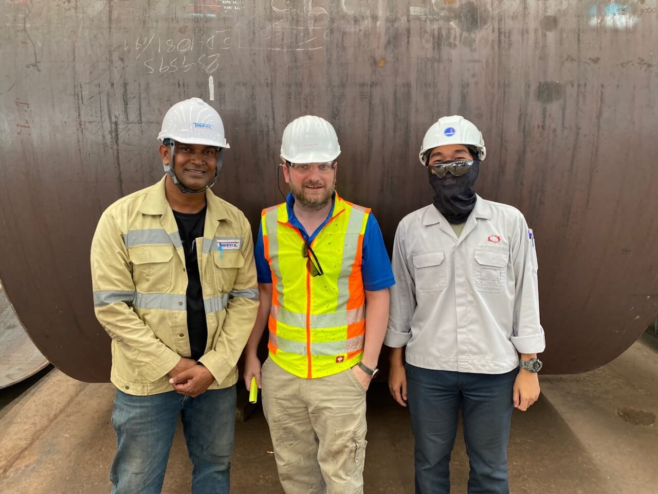 Christoph Fischer-Zernin from SÄKAPHEN (center) with Trepax’s team.