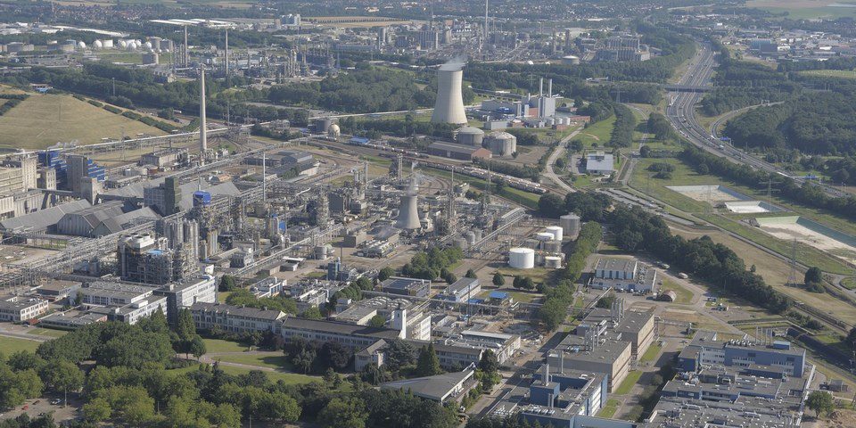 Birds’ view of Chemelot. The chemical site harbors 60 production facilities. More than 150 companies are present on the site in the south of the Netherlands.