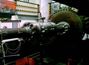 Figure 6: ball valve under pipeline load test – instrumented testing bench.Photo© DAFRAM
