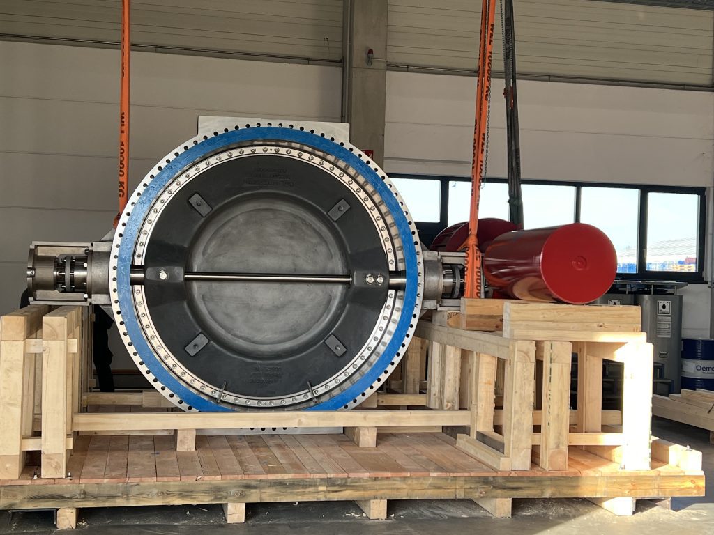 Triple offset butterfly valve 96” 300# for FCC at 760 degrees celsius.