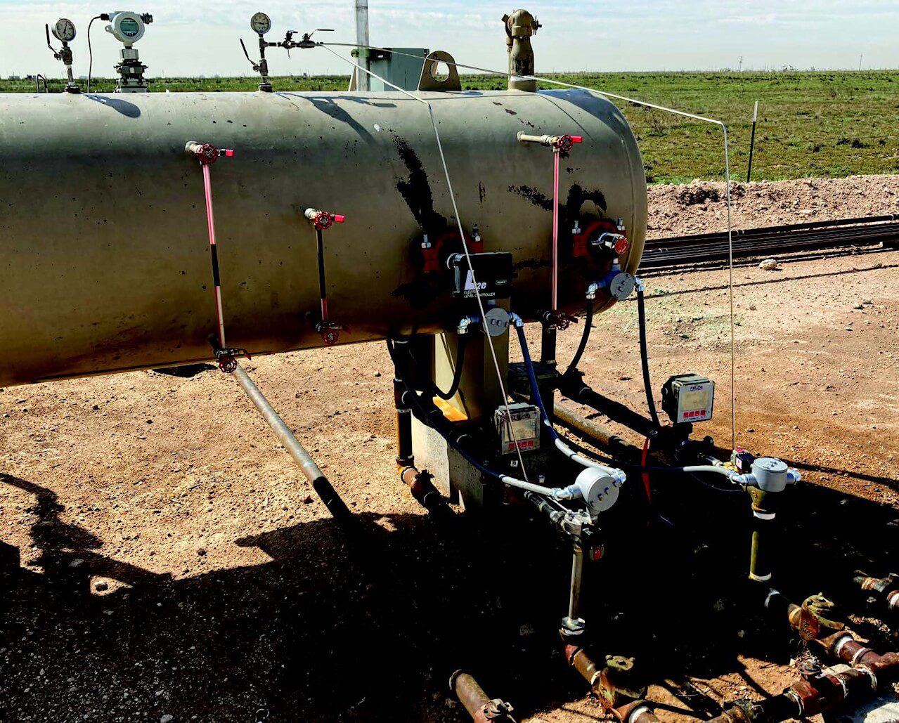 ASCO™ zero-emission electric dump valves use ultra-low-power electric actuation, which removes the need to vent well gas in upstream applications. And, unlike traditional dump valves, they are fugitive-emissions-free by design because they have no valve packing