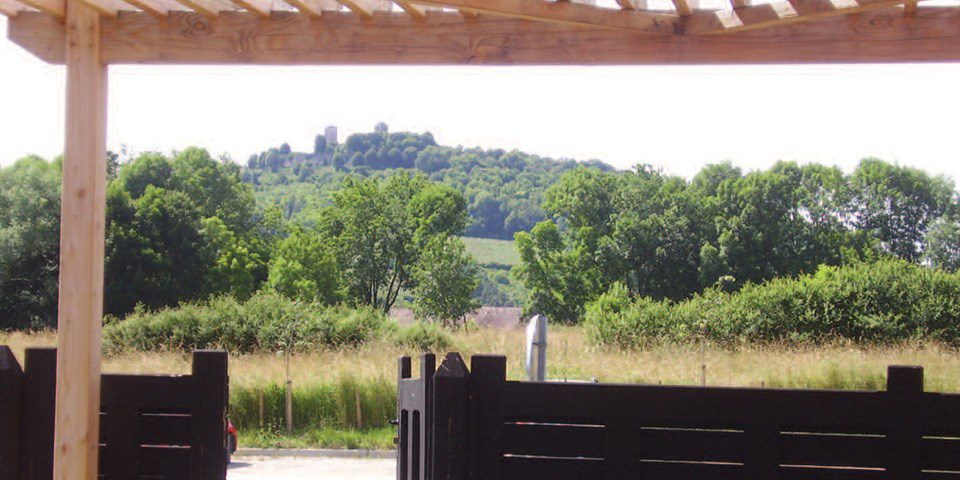 Burgundian beer: Brasserie de Vézelay Brewery with the hill of Vézelay in the background