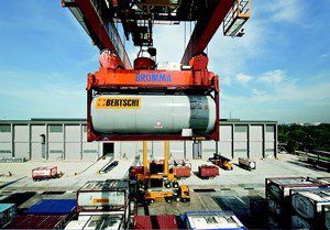 The tank containers can be stacked just as regular 20-foot ISO containers. © Bertschi