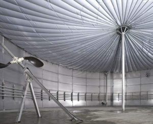 Agitators inside the digester help to mix different feedstock components, homogenize the temperature of the biomass and reduce crust formation. The internal heating system ensures constant temperature of the biomass. Flexible, corrugated stainless steel tubes with up to 50% more surface area allow for continuous optimal heat transfer. Photo ©Weltec Biopower