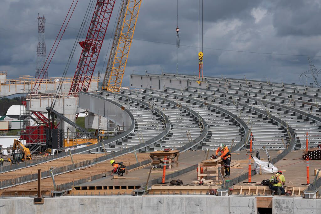 Total length 2.5 km - Width 37.5 m - Height 220 m - Longest span 853 m. © 2022 Gordie Howe International Bridge