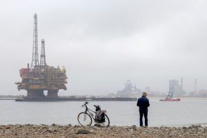 Shell decommissioning project: Delta topside on the barge turning into the river mouth of Hartlepool, North East of England. Photo: Shell.