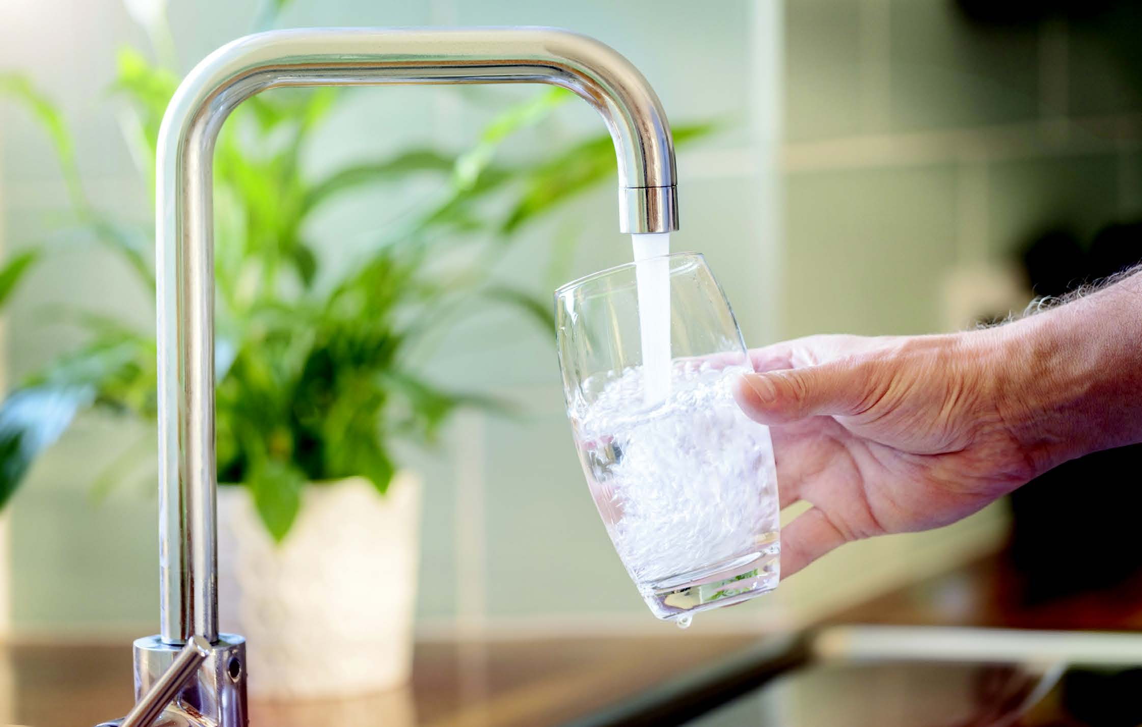 Tap running water into glass