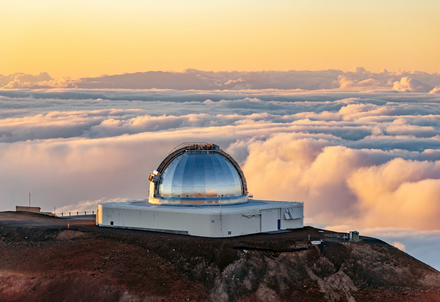 pic 1 The-NASA-Infrared-Telescope-Facility-near-the-summit-of-Maunakea-in-Hawai‘i