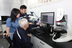 The veteran expert providing guidance to technicians.