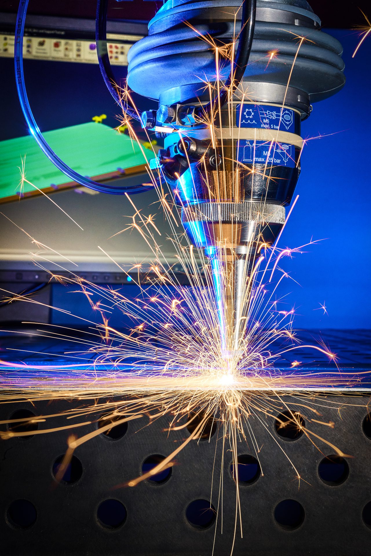 Fraunhofer ILT: Bohren mit Einzelpulsen