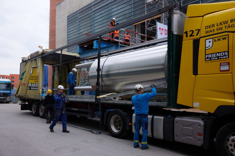 Anlieferung der Gäranks durch Hinke Tankbau