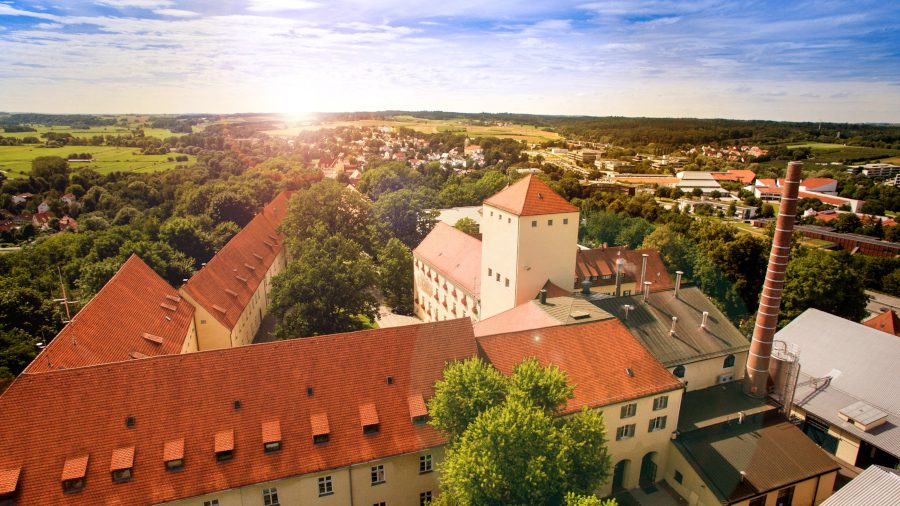 Das Jahr 1040 steht bis heute als Gründungsjahr der Brauerei fest. Seitdem wird am Weihenstephaner Berg kontinuierlich und ohne Unterbrechung Bier gebraut;