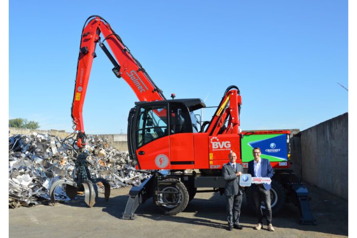 Erster elektrisch betriebener Umschlagbagger: CRONIMET erweitert Maschinenpark