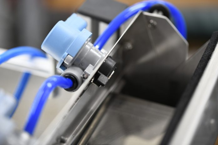 technotrans: Neue druckluftfreie Sprühbeölung für Bipolarplatten