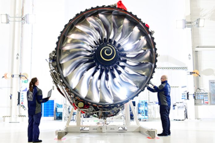 Rolls-Royce Deutschland Standort Dahlewitz erhält im Rahmen der Kapazitätserweiterung erstes Trent 1000 Triebwerk für Überholung