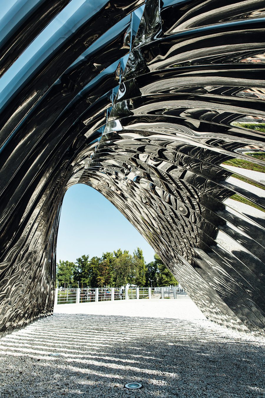 „Aufgeblasene“ Edelstahlprofile